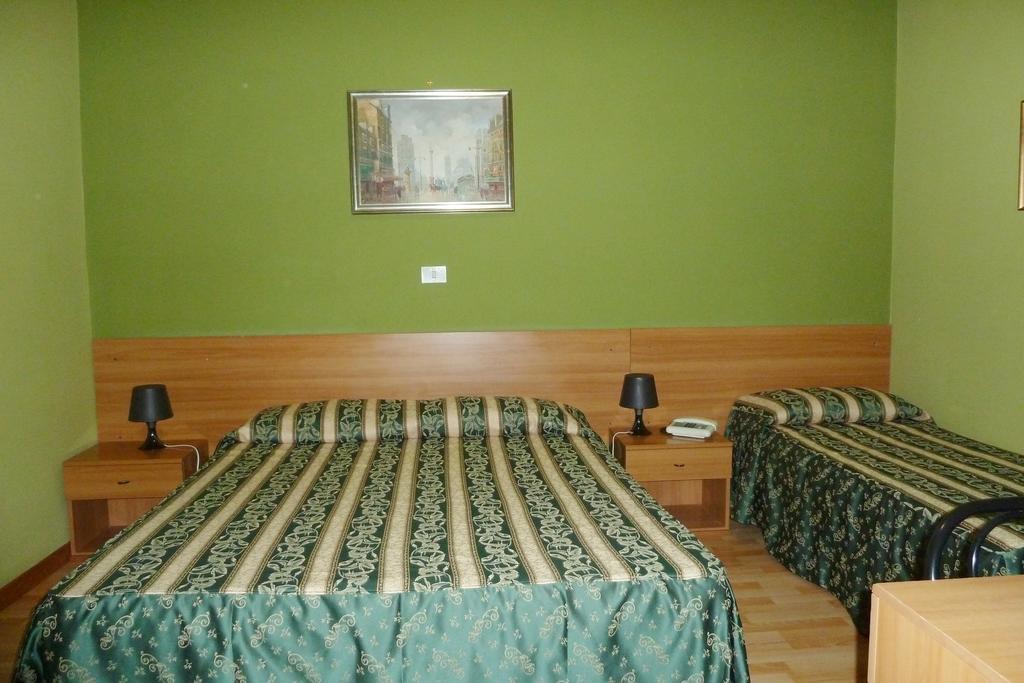 Hotel Sutrium Room photo